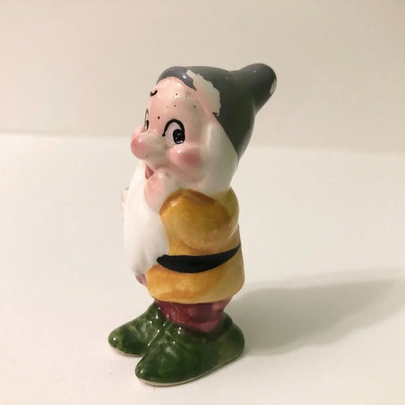 Vintage Bashful Figurine Snow White Dwarfs Disney Japan Figure  2.75 Inch Tall - Picture 10 of 12